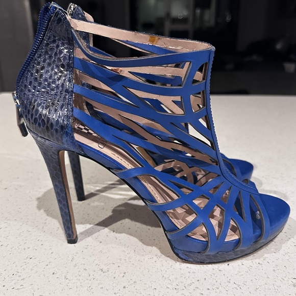 VINCE CAMUTO BLUE SNAKESKIN HEELS 🐍 - Picture 2 of 11